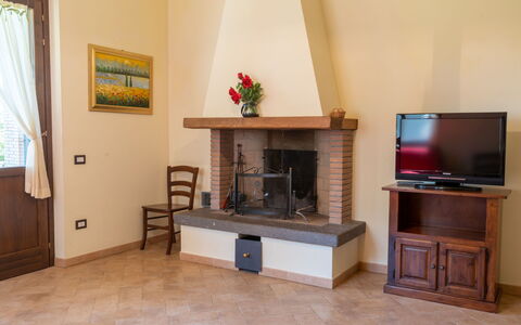 Lago di Bolsena 618: Mobilia, Legna, Pianta Della Casa, Interior Design, Soggiorno, Televisione, Costruzione, Pavimento, Pavimentazione, Set Televisivo