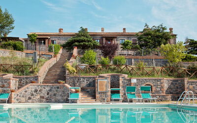 Lago di Bolsena 619: Acqua, Cielo, Nube, Pianta, Costruzione, Piscina, Albero, Urban Design, Tempo Libero, Zona Residenziale