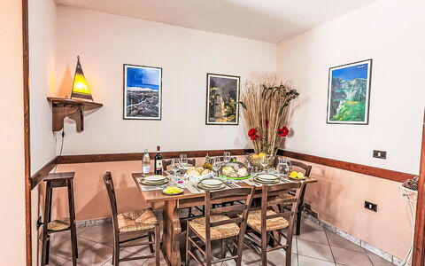 Casa Maja: Mobilia, Interior Design, Legna, Pavimentazione, Tavolo, Pavimento, Sala Da Pranzo, Soffitto, Cucina & Sala Da Pranzo Tavolo, Appartamento