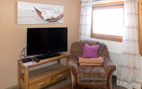 Kammerlander: Camera, Mobilia, Proprietà, Soggiorno, Interior Design, Tavolo, Divano, Casa, Casa, Pavimento