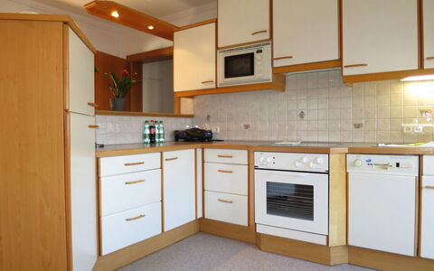 Liftblick: Controsoffitto, Cabinetry, Lavello, Cucina, Elettrodomestico Da Cucina, Cucina Stufa, Elettrodomestico, Cassetto, Costruzione, Sedia