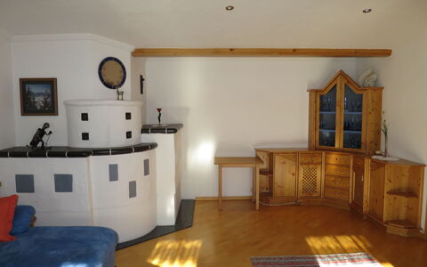 Liftblick: Mobilia, Proprietà, Cornice, Legna, Interior Design, Divano, Casa, Illuminazione, Costruzione, Soggiorno