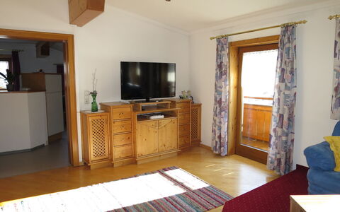 Liftblick: Cabinetry, Mobilia, Televisione, Legna, Comfort, Cassetto, Tavolo, Costruzione, Finestra, Cassettiera