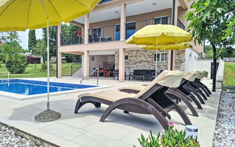 Marina: Piscina, Ricorrere, Mobili Da Esterno, Mobilia, Sedia, Materiale Composito, Shade, Tempo Libero, Ombrello, Eco Hotel