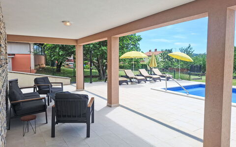 Marina: Legna, Pavimentazione, Pavimento, Piscina, Mobilia, Mobili Da Esterno, Materiale Composito, Shade, Ricorrere, Sedia
