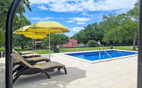Marina: Piscina, Mobili Da Esterno, Tempo Libero, Materiale Composito, Mobilia, Shade, Ricorrere, Ombrello, Lettino, Sedia