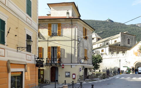 Porta Reale (Flg211): Costruzione, Finestra, Proprietà, Cielo, Pianta, Casa, Urban Design, Manto Stradale, Street Luce, Quartiere