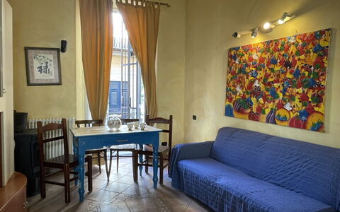 Porta Reale (Flg211): Tavolo, Mobilia, Proprietà, Controsoffitto, Tavola, Cabinetry, Cibo, Pianta, Finestra, Sedia