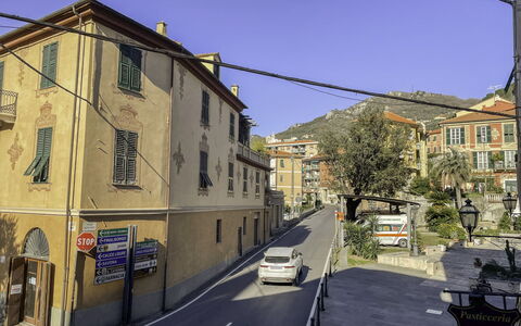 Porta Reale (Flg211): Costruzione, Finestra, Cittadina, Città, Manto Stradale, Zona Residenziale, Quartiere, Architettura, Casa, Strada