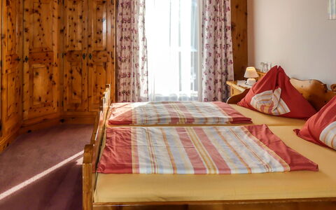 Bramberg am Wildkogel 697: Camera Da Letto, Letto, Camera, Mobilia, Lenzuolo, Proprietà, Telaio Del Letto, Bedding, Materasso, Interior Design