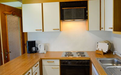 Ferienglück 802.2: Cabinetry, Controsoffitto, Lavandino Della Cucina, Proprietà, Lavello, Mobilia, Finestra, Cucina, Costruzione, Legna