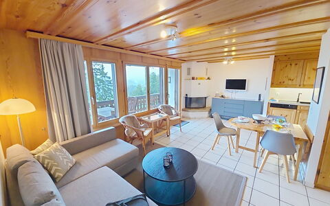 Bergsicht: Mobilia, Legna, Interior Design, Pavimentazione, Pavimento, Sedia, Camera, Soffitto, Soggiorno, Appartamento