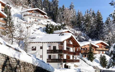 Bergsicht: Neve, Inverno, Paesino Di Montagna, Proprietà, Tetto, Albero, Hill Station, Casa, Catena Montuosa, Montagna