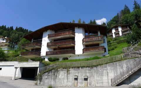 Bergsicht: Architettura, Proprietà, Casa, Costruzione, Albero, Sito Storico, Turismo, Paesaggio, Facciata, Monastero