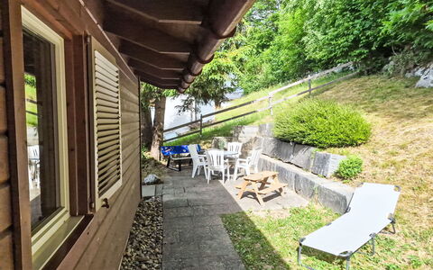 Crap Grisch: Legna, Villetta, Casa, Latifoglie, Giardino, Raccordo, Deck, Portico, Backyard, Plank