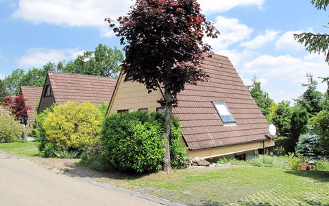 Illmensee 611: Casa, Proprietà, Albero, Casa, Villetta, Parete, Zona Residenziale, Architettura, Costruzione, Immobiliare