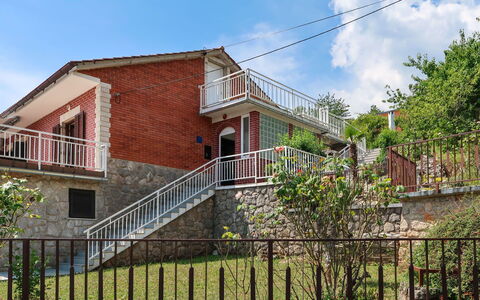 Katarina: Pianta, Costruzione, Proprietà, Finestra, Cielo, Porta, Fiore, Villetta, Casa, Legna