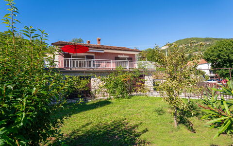 Katarina: Casa, Arbusto, Zona Residenziale, Casa, Area Rurale, Villetta, Giardino, Estate, Agriturismo, Cortile