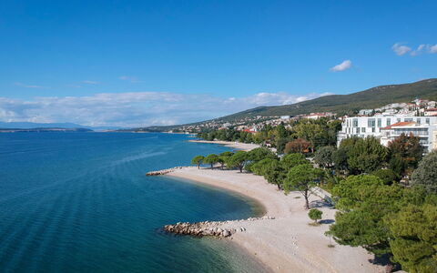 Crikvenica 724: Acqua, Cielo, Risorse Idriche, Nube, Azzurro, Albero, Costiera E Morfologie Oceanic, Spiaggia, Montagna, Lago