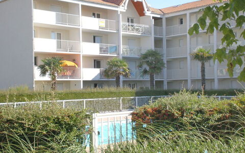 Vaux sur Mer 300: Pianta, Cielo, Costruzione, Giorno, Finestra, Lotto, Vegetazione, Albero, Casa