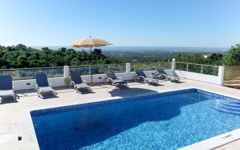Sol e Mar: Acqua, Cielo, Pianta, Proprietà, Piscina, Azzurro, Shade, Mobili Da Esterno, Albero, Costruzione