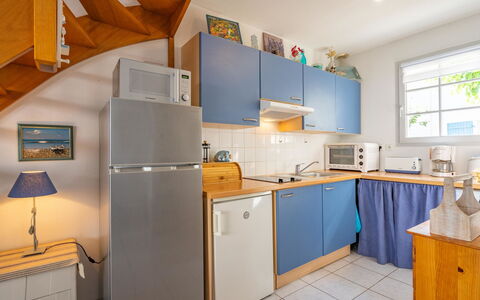 Les Jardins D'Agathe: Cabinetry, Mobilia, Costruzione, Cucina, Finestra, Elettrodomestico Da Cucina, Legna, Interior Design, Elettrodomestico, Pavimento