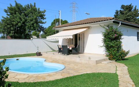 Ingeborg: Cielo, Pianta, Acqua, Proprietà, Costruzione, Albero, Finestra, Piscina, Shade, Lotto