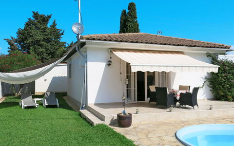 Ingeborg: Cielo, Pianta, Costruzione, Acqua, Blu, Verde, Azzurro, Albero, Shade, Casa