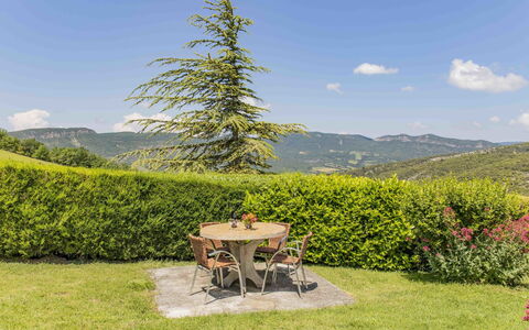 Le Cèdre: Cielo, Pianta, Nube, Montagna, Paesaggio Naturale, Erba, Tavolo, Lotto, Vegetazione