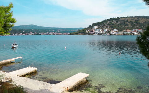 Rogoznica Ražanj 641: Acqua, Nube, Cielo, Risorse Idriche, Natura, Azzurro, Lago, Paesaggio Naturale, Montagna, Albero