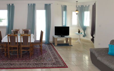 Suzi 641.2: Camera, Proprietà, Pavimento, Mobilia, Soggiorno, Costruzione, Interior Design, Piastrella, Casa, Pavimentazione