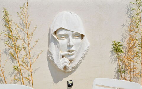 Kilo: Bianca, Parete, Arte, Scultura, Albero, Arti Visive, Opera D'Arte, Pittura, Arte Moderna