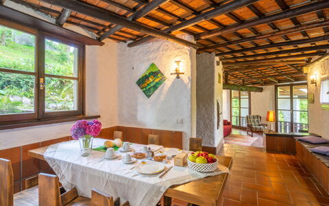Leggiuno 605: Camera, Proprietà, Costruzione, Soffitto, Interior Design, Sala Da Pranzo, Tavolo, Casa, Mobilia, Ristorante