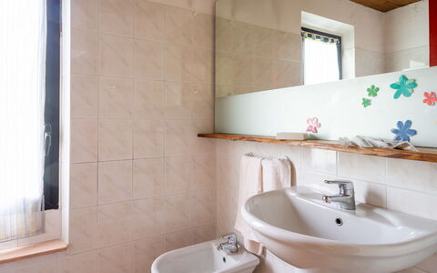 Leggiuno 605: Bagno, Proprietà, Camera, Lavandino Del Bagno, Parete, Rubinetto, Architettura, Interior Design, Idraulico Fixture, Bagno Accessorio