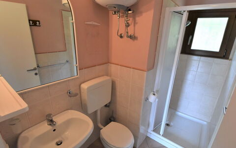 Lago D'Idro 649: Specchio, Rubinetto, Lavello, Proprietà, Lavandino Del Bagno, Idraulico Fixture, Bianca, Toilet Seat, Viola, Bagno