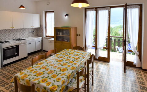 Villa Martinelli: Cabinetry, Mobilia, Tavolo, Controsoffitto, Pianta, Finestra, Cucina, Illuminazione, Interior Design, Pavimento