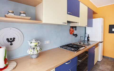 Bellavista: Cabinetry, Controsoffitto, Proprietà, Mobilia, Cucina Stufa, Cucina, Elettrodomestico Da Cucina, Costruzione, Cassetto, Scaffalature