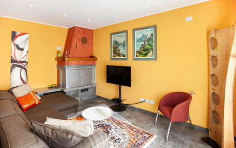 Bellavista: Mobilia, Proprietà, Televisione, Comfort, Cornice, Arancia, Interior Design, Elettrodomestico, Pavimentazione, Pavimento