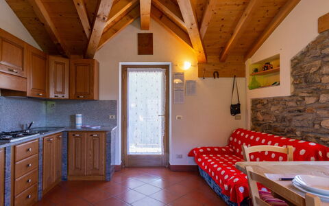 Rinaldo: Mobilia, Proprietà, Cabinetry, Costruzione, Tavolo, Legna, Finestra, Interior Design, Controsoffitto, Architettura