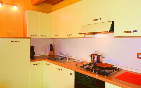Gravedona 744: Cucina, Elettrodomestico Da Cucina, Controsoffitto, Apparecchio Major, Interior Design, Legna, Cucina Stufa, Stufa, Pavimentazione, Stufa A Gas