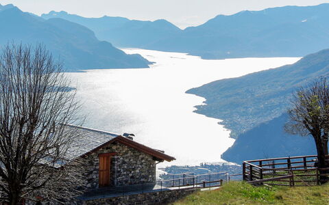Gravedona 744: Cielo, Acqua, Montagna, Pianta, Ecoregione, Costruzione, Natura, Azzurro, Paesaggio Naturale, Highland