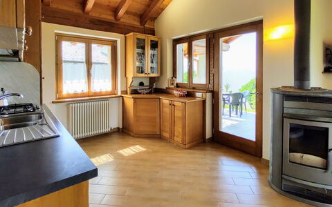 Il Nido D'Aquila (Grv635): Cabinetry, Proprietà, Lavandino Della Cucina, Controsoffitto, Lavello, Mobilia, Elettrodomestico Da Cucina, Finestra, Cucina, Legna