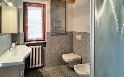 Il Nido D'Aquila (Grv635): Proprietà, Idraulico Fixture, Finestra, Costruzione, Bagno, Lavello, Finestra Cieca, Viola, Illuminazione