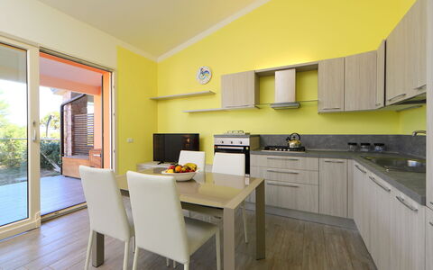 Baia delle Mimose: Proprietà, Camera, Mobilia, Giallo, Interior Design, Costruzione, Casa, Cucina, Immobiliare, Cabinetry