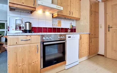 Eusch: Cucina, Elettrodomestico Da Cucina, Controsoffitto, Apparecchio Major, Pavimentazione, Legna, Cabinetry, Interior Design, Mobilia, Pavimento