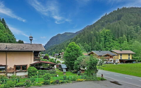 Eusch: Geografia Montane, Albero, Casa, Montagna, Collina, Area Rurale, Highland, Paesaggio, Hill Station