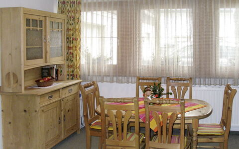 Eusch: Mobilia, Camera, Sala Da Pranzo, Proprietà, Interior Design, Tavolo, Tenda, Costruzione, Cucina & Sala Da Pranzo Tavolo, Cabinetry