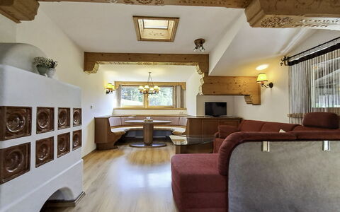 Saalfelden am Steinernen Meer 613: Interior Design, Mobilia, Legna, Soffitto, Pavimentazione, Divano, Camera, Soggiorno, Illuminazione, Casa