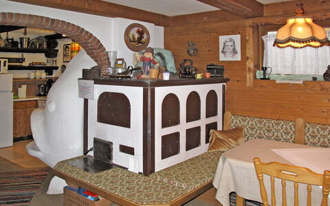 Saalfelden am Steinernen Meer 613: Camera, Mobilia, Proprietà, Focolare, Interior Design, Massoneria Forno, Camino, Tavolo, Costruzione, Casa