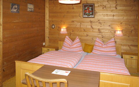 Saalfelden am Steinernen Meer 613: Camera, Mobilia, Camera Da Letto, Proprietà, Letto, Costruzione, Pavimento, Parete, Telaio Del Letto, Interior Design
